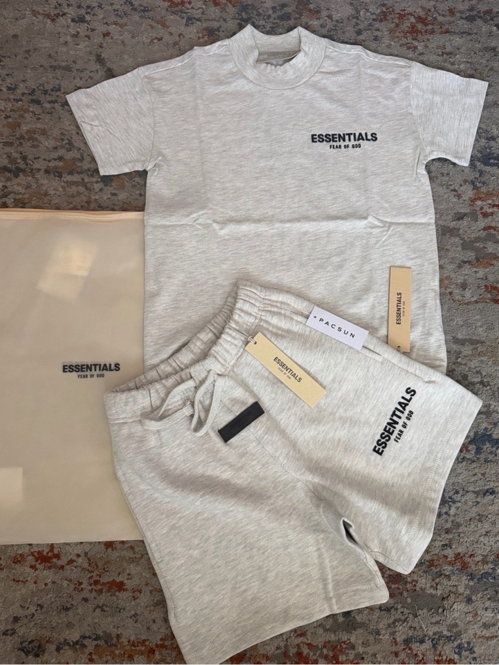 ESSENTIALS Kids Ligth Oat  Logo Shorts + T shirt Ser Fear of God size 8